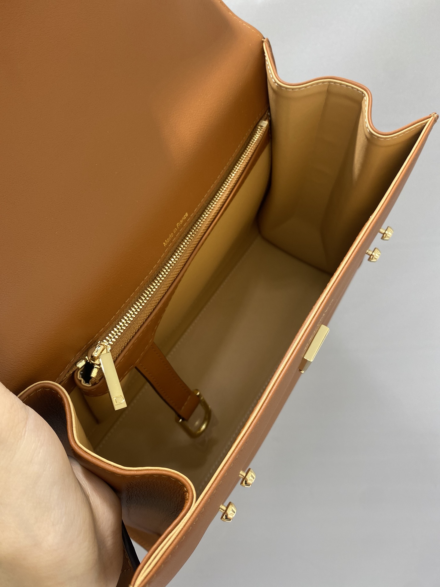 델보 템포트 MM 샤리오뜨백